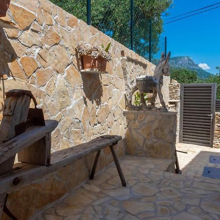Plum Holiday Home Kaštel Stari Dış mekan fotoğraf