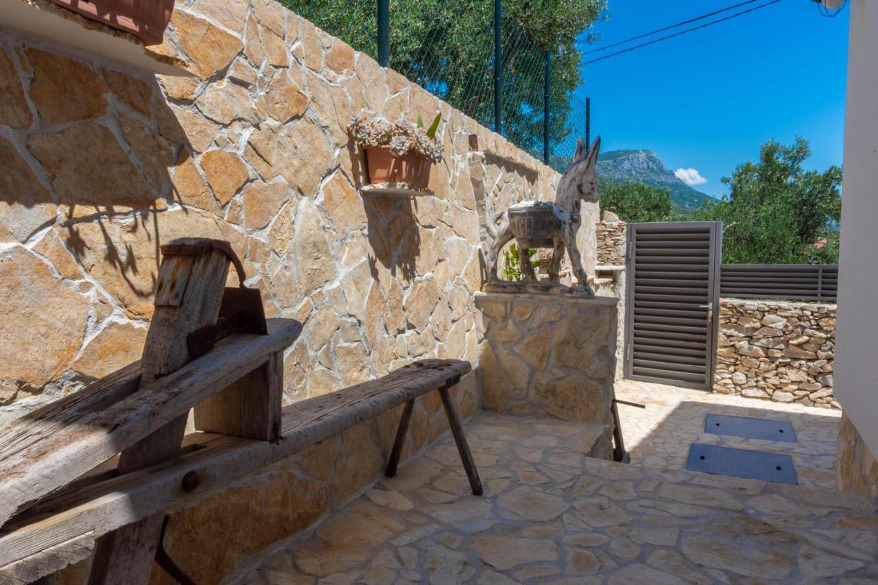 Plum Holiday Home Kaštel Stari Dış mekan fotoğraf